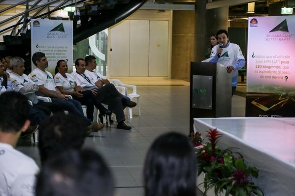 Despedida a la tripulación del vehículo solar EPM-Eafit  
Despedida a la tripulación del vehículo solar EPM-Eafit           
Fecha: Septiembre 24 de 2015
Para descargar esta fotografía en alta resolución, haga clic sobre la imagen hasta que la misma se despliegue en la pantalla completa; luego dé clic derecho y elija la opción "guardar imagen como". 
En caso de publicación por cualquier medio, solicitamos acompañarla del crédito: "Foto EPM"

Palabras clave: Despedida tripulación vehículo solar EPM Eafit
