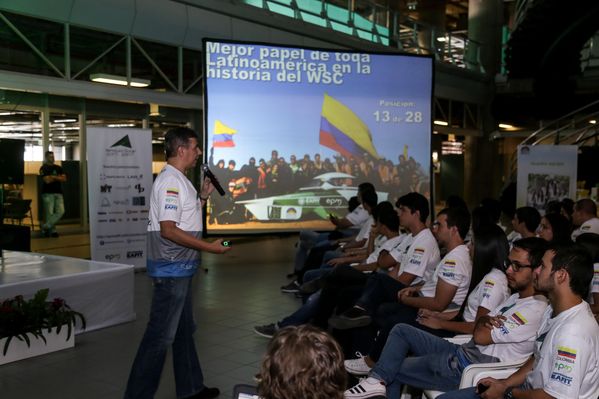 Despedida a la tripulación del vehículo solar EPM-Eafit  
Despedida a la tripulación del vehículo solar EPM-Eafit           
Fecha: Septiembre 24 de 2015
Para descargar esta fotografía en alta resolución, haga clic sobre la imagen hasta que la misma se despliegue en la pantalla completa; luego dé clic derecho y elija la opción "guardar imagen como". 
En caso de publicación por cualquier medio, solicitamos acompañarla del crédito: "Foto EPM"

Palabras clave: Despedida tripulación vehículo solar EPM Eafit