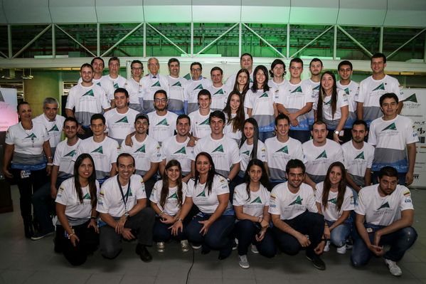 Despedida a la tripulación del vehículo solar EPM-Eafit  
Despedida a la tripulación del vehículo solar EPM-Eafit           
Fecha: Septiembre 24 de 2015
Para descargar esta fotografía en alta resolución, haga clic sobre la imagen hasta que la misma se despliegue en la pantalla completa; luego dé clic derecho y elija la opción "guardar imagen como". 
En caso de publicación por cualquier medio, solicitamos acompañarla del crédito: "Foto EPM"

Palabras clave: Despedida tripulación vehículo solar EPM Eafit