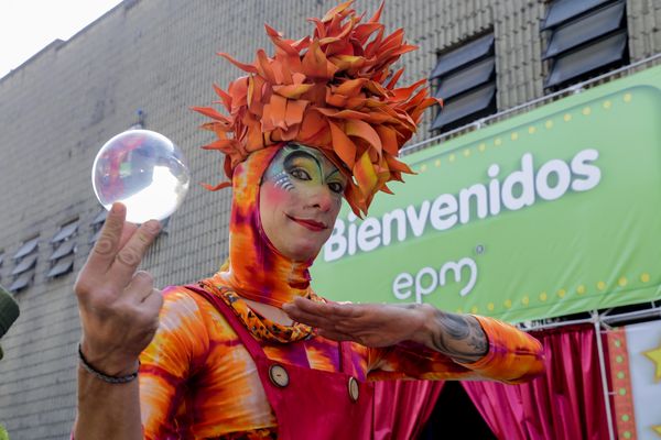 Rueda de prensa – Alumbrado Navideño 2015
Rueda de prensa – Alumbrado Navideño 2015           
Fecha: Septiembre 25 de 2015
Para descargar esta fotografía en alta resolución, haga clic sobre la imagen hasta que la misma se despliegue en la pantalla completa; luego dé clic derecho y elija la opción "guardar imagen como". 
En caso de publicación por cualquier medio, solicitamos acompañarla del crédito: "Foto EPM"
Palabras clave: Rueda  prensa  Alumbrado Navideño 2015