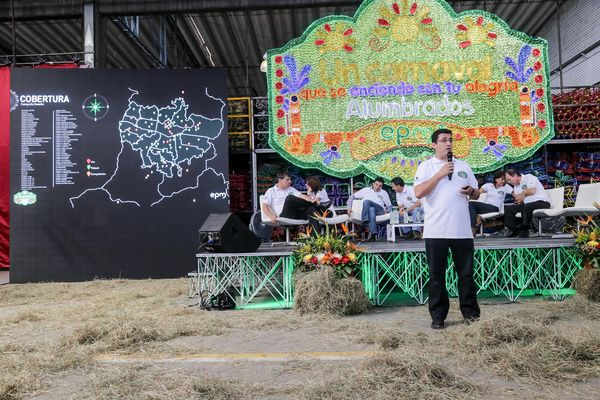 Rueda de prensa – Alumbrado Navideño 2015
Rueda de prensa – Alumbrado Navideño 2015           
Fecha: Septiembre 25 de 2015
Para descargar esta fotografía en alta resolución, haga clic sobre la imagen hasta que la misma se despliegue en la pantalla completa; luego dé clic derecho y elija la opción "guardar imagen como". 
En caso de publicación por cualquier medio, solicitamos acompañarla del crédito: "Foto EPM"
Palabras clave: Rueda  prensa  Alumbrado Navideño 2015