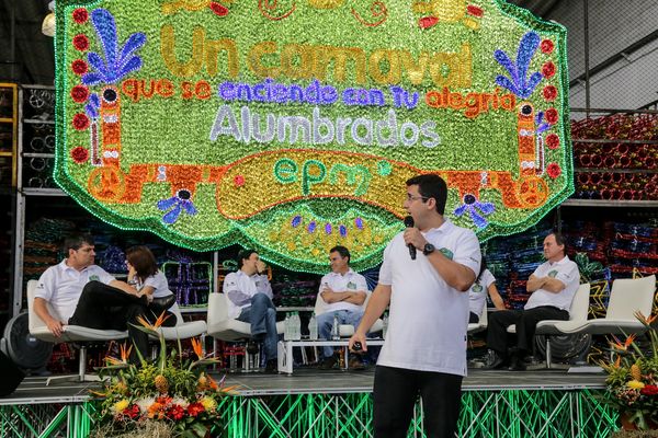 Rueda de prensa – Alumbrado Navideño 2015
Rueda de prensa – Alumbrado Navideño 2015           
Fecha: Septiembre 25 de 2015
Para descargar esta fotografía en alta resolución, haga clic sobre la imagen hasta que la misma se despliegue en la pantalla completa; luego dé clic derecho y elija la opción "guardar imagen como". 
En caso de publicación por cualquier medio, solicitamos acompañarla del crédito: "Foto EPM"
Palabras clave: Rueda  prensa  Alumbrado Navideño 2015