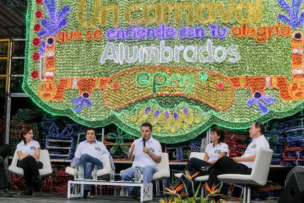 Rueda de prensa – Alumbrado Navideño 2015
Rueda de prensa – Alumbrado Navideño 2015           
Fecha: Septiembre 25 de 2015
Para descargar esta fotografía en alta resolución, haga clic sobre la imagen hasta que la misma se despliegue en la pantalla completa; luego dé clic derecho y elija la opción "guardar imagen como". 
En caso de publicación por cualquier medio, solicitamos acompañarla del crédito: "Foto EPM"
Palabras clave: Rueda  prensa  Alumbrado Navideño 2015