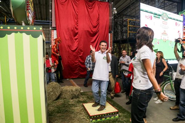 Rueda de prensa – Alumbrado Navideño 2015
Rueda de prensa – Alumbrado Navideño 2015           
Fecha: Septiembre 25 de 2015
Para descargar esta fotografía en alta resolución, haga clic sobre la imagen hasta que la misma se despliegue en la pantalla completa; luego dé clic derecho y elija la opción "guardar imagen como". 
En caso de publicación por cualquier medio, solicitamos acompañarla del crédito: "Foto EPM"
Palabras clave: Rueda  prensa  Alumbrado Navideño 2015