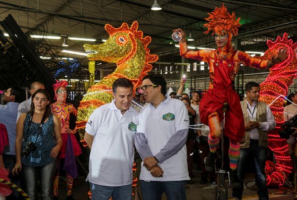 Rueda de prensa – Alumbrado Navideño 2015
Rueda de prensa – Alumbrado Navideño 2015           
Fecha: Septiembre 25 de 2015
Para descargar esta fotografía en alta resolución, haga clic sobre la imagen hasta que la misma se despliegue en la pantalla completa; luego dé clic derecho y elija la opción "guardar imagen como". 
En caso de publicación por cualquier medio, solicitamos acompañarla del crédito: "Foto EPM"
Palabras clave: Rueda  prensa  Alumbrado Navideño 2015