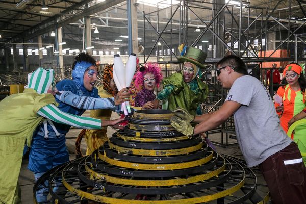 Rueda de prensa – Alumbrado Navideño 2015
Rueda de prensa – Alumbrado Navideño 2015           
Fecha: Septiembre 25 de 2015
Para descargar esta fotografía en alta resolución, haga clic sobre la imagen hasta que la misma se despliegue en la pantalla completa; luego dé clic derecho y elija la opción "guardar imagen como". 
En caso de publicación por cualquier medio, solicitamos acompañarla del crédito: "Foto EPM"
Palabras clave: Rueda  prensa  Alumbrado Navideño 2015