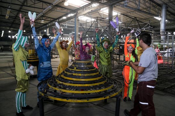 Rueda de prensa – Alumbrado Navideño 2015
Rueda de prensa – Alumbrado Navideño 2015           
Fecha: Septiembre 25 de 2015
Para descargar esta fotografía en alta resolución, haga clic sobre la imagen hasta que la misma se despliegue en la pantalla completa; luego dé clic derecho y elija la opción "guardar imagen como". 
En caso de publicación por cualquier medio, solicitamos acompañarla del crédito: "Foto EPM"

Palabras clave: Rueda  prensa  Alumbrado Navideño 2015