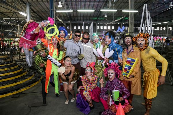 Rueda de prensa – Alumbrado Navideño 2015
Rueda de prensa – Alumbrado Navideño 2015           
Fecha: Septiembre 25 de 2015
Para descargar esta fotografía en alta resolución, haga clic sobre la imagen hasta que la misma se despliegue en la pantalla completa; luego dé clic derecho y elija la opción "guardar imagen como". 
En caso de publicación por cualquier medio, solicitamos acompañarla del crédito: "Foto EPM"
Palabras clave: Rueda  prensa  Alumbrado Navideño 2015