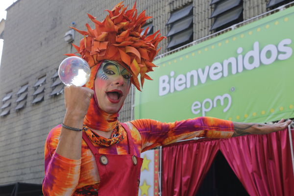 Rueda de prensa – Alumbrado Navideño 2015 
Rueda de prensa – Alumbrado Navideño 2015           
Fecha: Septiembre 25 de 2015
Para descargar esta fotografía en alta resolución, haga clic sobre la imagen hasta que la misma se despliegue en la pantalla completa; luego dé clic derecho y elija la opción "guardar imagen como". 
En caso de publicación por cualquier medio, solicitamos acompañarla del crédito: "Foto EPM"
Palabras clave: Rueda  prensa  Alumbrado Navideño 2015