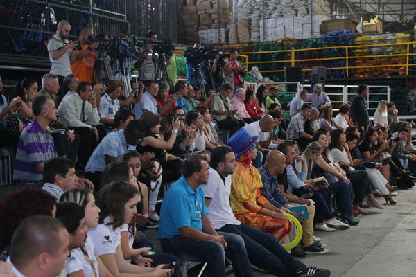 Rueda de prensa – Alumbrado Navideño 2015 
Rueda de prensa – Alumbrado Navideño 2015           
Fecha: Septiembre 25 de 2015
Para descargar esta fotografía en alta resolución, haga clic sobre la imagen hasta que la misma se despliegue en la pantalla completa; luego dé clic derecho y elija la opción "guardar imagen como". 
En caso de publicación por cualquier medio, solicitamos acompañarla del crédito: "Foto EPM"
Palabras clave: Rueda  prensa  Alumbrado Navideño 2015