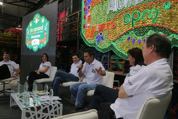 Rueda de prensa – Alumbrado Navideño 2015 
Rueda de prensa – Alumbrado Navideño 2015           
Fecha: Septiembre 25 de 2015
Para descargar esta fotografía en alta resolución, haga clic sobre la imagen hasta que la misma se despliegue en la pantalla completa; luego dé clic derecho y elija la opción "guardar imagen como". 
En caso de publicación por cualquier medio, solicitamos acompañarla del crédito: "Foto EPM"
Palabras clave: Rueda  prensa  Alumbrado Navideño 2015