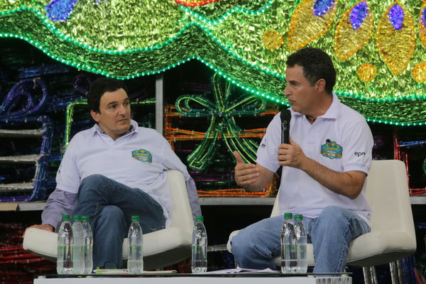 Rueda de prensa – Alumbrado Navideño 2015 
Rueda de prensa – Alumbrado Navideño 2015           
Fecha: Septiembre 25 de 2015
Para descargar esta fotografía en alta resolución, haga clic sobre la imagen hasta que la misma se despliegue en la pantalla completa; luego dé clic derecho y elija la opción "guardar imagen como". 
En caso de publicación por cualquier medio, solicitamos acompañarla del crédito: "Foto EPM"
Palabras clave: Rueda  prensa  Alumbrado Navideño 2015