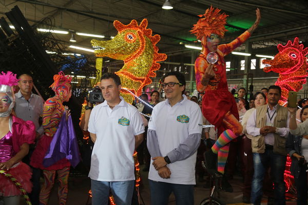 Rueda de prensa – Alumbrado Navideño 2015 
Rueda de prensa – Alumbrado Navideño 2015           
Fecha: Septiembre 25 de 2015
Para descargar esta fotografía en alta resolución, haga clic sobre la imagen hasta que la misma se despliegue en la pantalla completa; luego dé clic derecho y elija la opción "guardar imagen como". 
En caso de publicación por cualquier medio, solicitamos acompañarla del crédito: "Foto EPM"
Palabras clave: Rueda  prensa  Alumbrado Navideño 2015