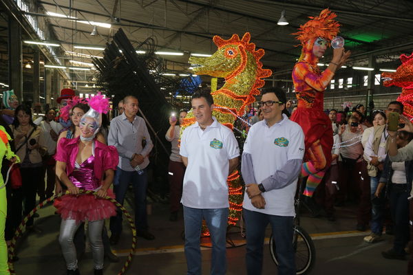 Rueda de prensa – Alumbrado Navideño 2015 
Rueda de prensa – Alumbrado Navideño 2015           
Fecha: Septiembre 25 de 2015
Para descargar esta fotografía en alta resolución, haga clic sobre la imagen hasta que la misma se despliegue en la pantalla completa; luego dé clic derecho y elija la opción "guardar imagen como". 
En caso de publicación por cualquier medio, solicitamos acompañarla del crédito: "Foto EPM"
Palabras clave: Rueda  prensa  Alumbrado Navideño 2015