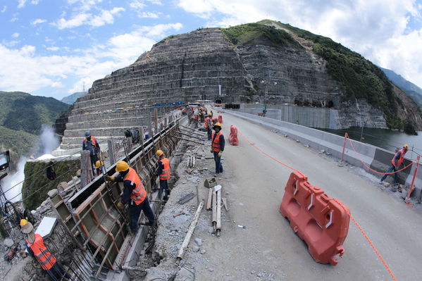 Avances proyecto Eléctrico Ituango 
Avances proyecto Eléctrico Ituango 
Fecha: 27 Septiembre 2019.
Para descargar esta fotografía en alta resolución, haga clic sobre la imagen hasta que la misma se despliegue en la pantalla completa; luego dé clic derecho y elija la opción "guardar imagen como". 
En caso de publicación por cualquier medio, solicitamos acompañarla del crédito: "Foto EPM"
Palabras clave: Avances proyecto Eléctrico Ituango