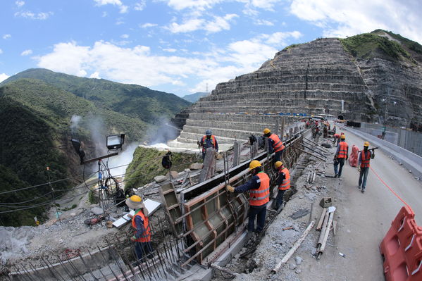 Avances proyecto Eléctrico Ituango 
Avances proyecto Eléctrico Ituango 
Fecha: 27 Septiembre 2019.
Para descargar esta fotografía en alta resolución, haga clic sobre la imagen hasta que la misma se despliegue en la pantalla completa; luego dé clic derecho y elija la opción "guardar imagen como". 
En caso de publicación por cualquier medio, solicitamos acompañarla del crédito: "Foto EPM"
Palabras clave: Avances proyecto Eléctrico Ituango