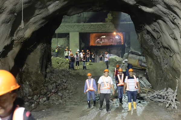 Avances proyecto Eléctrico Ituango 
Avances proyecto Eléctrico Ituango 
Fecha: 27 Septiembre 2019.
Para descargar esta fotografía en alta resolución, haga clic sobre la imagen hasta que la misma se despliegue en la pantalla completa; luego dé clic derecho y elija la opción "guardar imagen como". 
En caso de publicación por cualquier medio, solicitamos acompañarla del crédito: "Foto EPM"
Palabras clave: Avances proyecto Eléctrico Ituango