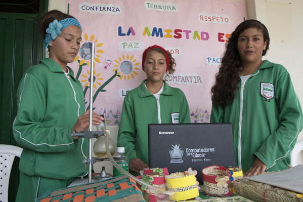 Biogás y concentrados de plantas medicinales y frutas
Biogás y concentrados de plantas medicinales y frutas
Fecha: Septiembre 28 de 2016
Para descargar esta fotografía en alta resolución, haga clic sobre la imagen hasta que la misma se despliegue en la pantalla completa; luego dé clic derecho y elija la opción "guardar imagen como". 
En caso de publicación por cualquier medio, solicitamos acompañarla del crédito: "Foto EPM"
Palabras clave: Biogás concentrados plantas medicinales frutas