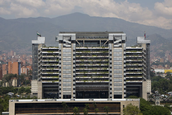 Edificio EPM
Edificio EPM
Fecha: Septiembre 29 de 2016
Para descargar esta fotografía en alta resolución, haga clic sobre la imagen hasta que la misma se despliegue en la pantalla completa; luego dé clic derecho y elija la opción "guardar imagen como". 
En caso de publicación por cualquier medio, solicitamos acompañarla del crédito: "Foto EPM"
Palabras clave: Edificio EPM