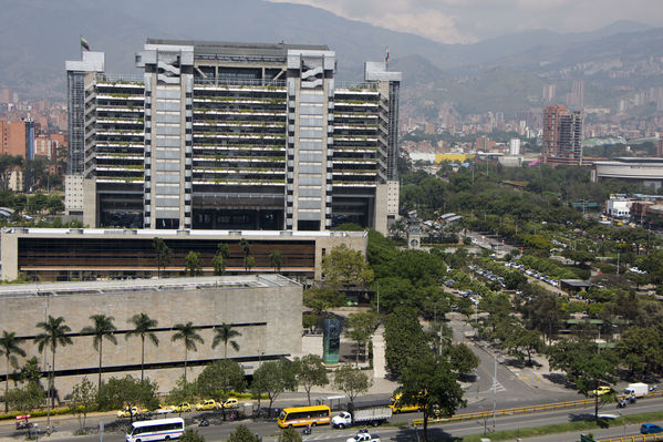 Edificio EPM
Edificio EPM
Fecha: Septiembre 29 de 2016
Para descargar esta fotografía en alta resolución, haga clic sobre la imagen hasta que la misma se despliegue en la pantalla completa; luego dé clic derecho y elija la opción "guardar imagen como". 
En caso de publicación por cualquier medio, solicitamos acompañarla del crédito: "Foto EPM"
Palabras clave: Edificio EPM