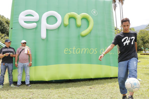 Día de la Familia EPM - Occidente
Día de la Familia EPM - Occidente
Fecha: Septiembre 3 de 2016
Para descargar esta fotografía en alta resolución, haga clic sobre la imagen hasta que la misma se despliegue en la pantalla completa; luego dé clic derecho y elija la opción "guardar imagen como". 
En caso de publicación por cualquier medio, solicitamos acompañarla del crédito: "Foto EPM"
Palabras clave: Día Familia EPM Occidente