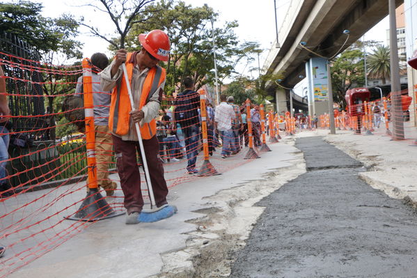 Centro Parrilla – Avance de obras a septiembre 2016
Centro Parrilla – Avance de obras a septiembre 2016
Fecha: Septiembre 8 de 2016
Para descargar esta fotografía en alta resolución, haga clic sobre la imagen hasta que la misma se despliegue en la pantalla completa; luego dé clic derecho y elija la opción "guardar imagen como". 
En caso de publicación por cualquier medio, solicitamos acompañarla del crédito: "Foto EPM"
Palabras clave: Centro Parrilla Avance obras septiembre 2016