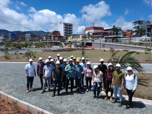 Malecón de Guatapé
Malecón de Guatapé
Fecha: Septiembre 2 de 2019. 
Para descargar esta fotografía en alta resolución, haga clic sobre la imagen hasta que la misma se despliegue en la pantalla completa; luego dé clic derecho y elija la opción "guardar imagen como". 
En caso de publicación por cualquier medio, solicitamos acompañarla del crédito: "Foto EPM"
Palabras clave: Malecón de Guatapé