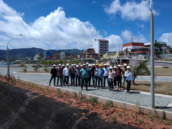 Malecón de Guatapé
Malecón de Guatapé
Fecha: Septiembre 2 de 2019. 
Para descargar esta fotografía en alta resolución, haga clic sobre la imagen hasta que la misma se despliegue en la pantalla completa; luego dé clic derecho y elija la opción "guardar imagen como". 
En caso de publicación por cualquier medio, solicitamos acompañarla del crédito: "Foto EPM"
Palabras clave: Malecón de Guatapé