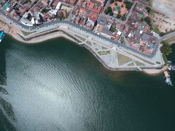 Malecón de Guatapé
Malecón de Guatapé
Fecha: Septiembre 2 de 2019. 
Para descargar esta fotografía en alta resolución, haga clic sobre la imagen hasta que la misma se despliegue en la pantalla completa; luego dé clic derecho y elija la opción "guardar imagen como". 
En caso de publicación por cualquier medio, solicitamos acompañarla del crédito: "Foto EPM"
Palabras clave: Malecón de Guatapé