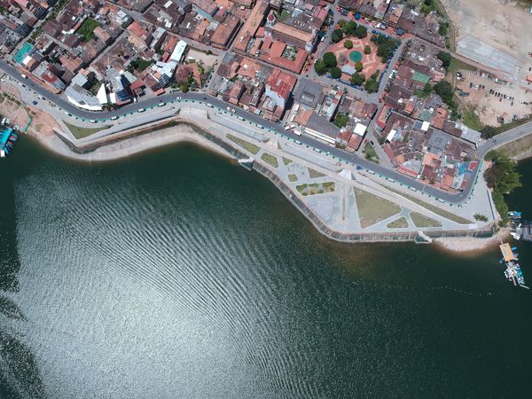 Malecón de Guatapé
Malecón de Guatapé
Fecha: Septiembre 2 de 2019. 
Para descargar esta fotografía en alta resolución, haga clic sobre la imagen hasta que la misma se despliegue en la pantalla completa; luego dé clic derecho y elija la opción "guardar imagen como". 
En caso de publicación por cualquier medio, solicitamos acompañarla del crédito: "Foto EPM"
Palabras clave: Malecón de Guatapé