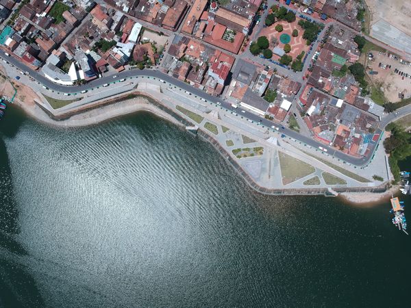 Malecón de Guatapé
Malecón de Guatapé
Fecha: Septiembre 2 de 2019. 
Para descargar esta fotografía en alta resolución, haga clic sobre la imagen hasta que la misma se despliegue en la pantalla completa; luego dé clic derecho y elija la opción "guardar imagen como". 
En caso de publicación por cualquier medio, solicitamos acompañarla del crédito: "Foto EPM"
Palabras clave: Malecón de Guatapé