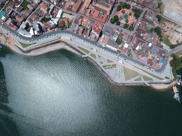 Malecón de Guatapé
Malecón de Guatapé
Fecha: Septiembre 2 de 2019. 
Para descargar esta fotografía en alta resolución, haga clic sobre la imagen hasta que la misma se despliegue en la pantalla completa; luego dé clic derecho y elija la opción "guardar imagen como". 
En caso de publicación por cualquier medio, solicitamos acompañarla del crédito: "Foto EPM"
Palabras clave: Malecón de Guatapé