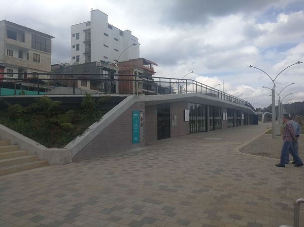 Malecón de Guatapé
Malecón de Guatapé
Fecha: Septiembre 2 de 2019. 
Para descargar esta fotografía en alta resolución, haga clic sobre la imagen hasta que la misma se despliegue en la pantalla completa; luego dé clic derecho y elija la opción "guardar imagen como". 
En caso de publicación por cualquier medio, solicitamos acompañarla del crédito: "Foto EPM"
Palabras clave: Malecón de Guatapé