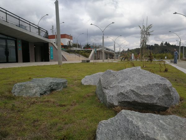 Malecón de Guatapé
Malecón de Guatapé
Fecha: Septiembre 2 de 2019. 
Para descargar esta fotografía en alta resolución, haga clic sobre la imagen hasta que la misma se despliegue en la pantalla completa; luego dé clic derecho y elija la opción "guardar imagen como". 
En caso de publicación por cualquier medio, solicitamos acompañarla del crédito: "Foto EPM"
Palabras clave: Malecón de Guatapé
