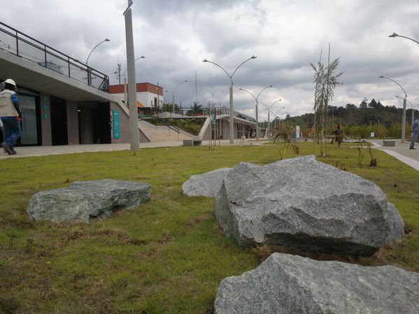 Malecón de Guatapé
Malecón de Guatapé
Fecha: Septiembre 2 de 2019. 
Para descargar esta fotografía en alta resolución, haga clic sobre la imagen hasta que la misma se despliegue en la pantalla completa; luego dé clic derecho y elija la opción "guardar imagen como". 
En caso de publicación por cualquier medio, solicitamos acompañarla del crédito: "Foto EPM"
Palabras clave: Malecón de Guatapé