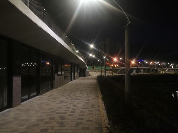 Malecón de Guatapé
Malecón de Guatapé
Fecha: Septiembre 2 de 2019. 
Para descargar esta fotografía en alta resolución, haga clic sobre la imagen hasta que la misma se despliegue en la pantalla completa; luego dé clic derecho y elija la opción "guardar imagen como". 
En caso de publicación por cualquier medio, solicitamos acompañarla del crédito: "Foto EPM"
Palabras clave: Malecón de Guatapé
