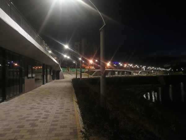 Malecón de Guatapé
Malecón de Guatapé
Fecha: Septiembre 2 de 2019. 
Para descargar esta fotografía en alta resolución, haga clic sobre la imagen hasta que la misma se despliegue en la pantalla completa; luego dé clic derecho y elija la opción "guardar imagen como". 
En caso de publicación por cualquier medio, solicitamos acompañarla del crédito: "Foto EPM"
Palabras clave: Malecón de Guatapé
