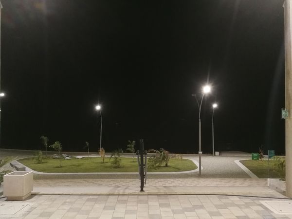 Malecón de Guatapé
Malecón de Guatapé
Fecha: Septiembre 2 de 2019. 
Para descargar esta fotografía en alta resolución, haga clic sobre la imagen hasta que la misma se despliegue en la pantalla completa; luego dé clic derecho y elija la opción "guardar imagen como". 
En caso de publicación por cualquier medio, solicitamos acompañarla del crédito: "Foto EPM"
Palabras clave: Malecón de Guatapé
