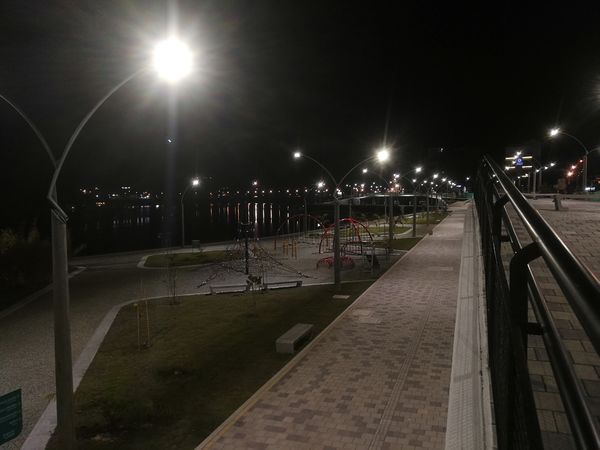 Malecón de Guatapé
Malecón de Guatapé
Fecha: Septiembre 2 de 2019. 
Para descargar esta fotografía en alta resolución, haga clic sobre la imagen hasta que la misma se despliegue en la pantalla completa; luego dé clic derecho y elija la opción "guardar imagen como". 
En caso de publicación por cualquier medio, solicitamos acompañarla del crédito: "Foto EPM"
Palabras clave: Malecón de Guatapé
