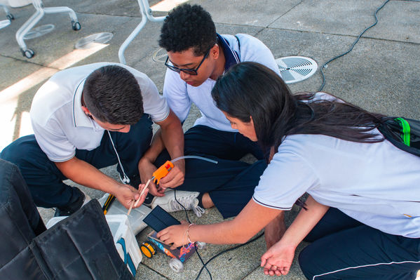 Circuito Solar EPM 2019
Circuito Solar EPM 2019
Fecha: Septiembre 24 2019.
Para descargar esta fotografía en alta resolución, haga clic sobre la imagen hasta que la misma se despliegue en la pantalla completa; luego dé clic derecho y elija la opción "guardar imagen como". 
En caso de publicación por cualquier medio, solicitamos acompañarla del crédito: "Foto EPM
Palabras clave: Circuito Solar EPM 2019