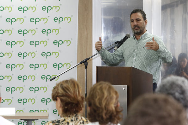 Rueda Prensa
Rueda de prensa.
Fecha: Septiembre 26 2020.
Para descargar esta fotografía en alta resolución, haga clic sobre la imagen hasta que la misma se despliegue en la pantalla completa; luego dé clic derecho y elija la opción "guardar imagen como". 
En caso de publicación por cualquier medio, solicitamos acompañarla del crédito: "Foto EPM"
Palabras clave: Rueda Prensa