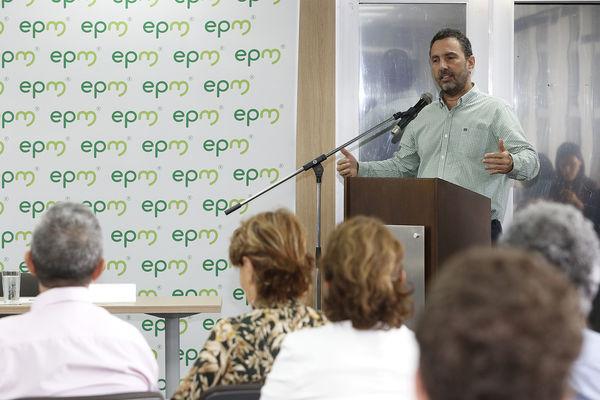 Rueda Prensa
Rueda de prensa.
Fecha: Septiembre 26 2020.
Para descargar esta fotografía en alta resolución, haga clic sobre la imagen hasta que la misma se despliegue en la pantalla completa; luego dé clic derecho y elija la opción "guardar imagen como". 
En caso de publicación por cualquier medio, solicitamos acompañarla del crédito: "Foto EPM"
Palabras clave: Rueda Prensa