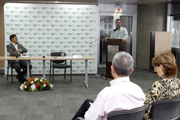 Rueda Prensa
Rueda de prensa.
Fecha: Septiembre 26 2020.
Para descargar esta fotografía en alta resolución, haga clic sobre la imagen hasta que la misma se despliegue en la pantalla completa; luego dé clic derecho y elija la opción "guardar imagen como". 
En caso de publicación por cualquier medio, solicitamos acompañarla del crédito: "Foto EPM"
Palabras clave: Rueda Prensa