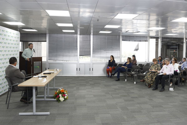 Rueda Prensa
Rueda de prensa.
Fecha: Septiembre 26 2020.
Para descargar esta fotografía en alta resolución, haga clic sobre la imagen hasta que la misma se despliegue en la pantalla completa; luego dé clic derecho y elija la opción "guardar imagen como". 
En caso de publicación por cualquier medio, solicitamos acompañarla del crédito: "Foto EPM"
Palabras clave: Rueda Prensa