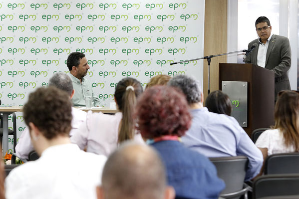 Rueda Prensa
Rueda de prensa.
Fecha: Septiembre 26 2020.
Para descargar esta fotografía en alta resolución, haga clic sobre la imagen hasta que la misma se despliegue en la pantalla completa; luego dé clic derecho y elija la opción "guardar imagen como". 
En caso de publicación por cualquier medio, solicitamos acompañarla del crédito: "Foto EPM"
Palabras clave: Rueda Prensa