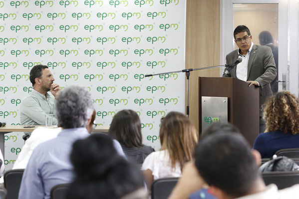 Rueda Prensa
Rueda de prensa.
Fecha: Septiembre 26 2020.
Para descargar esta fotografía en alta resolución, haga clic sobre la imagen hasta que la misma se despliegue en la pantalla completa; luego dé clic derecho y elija la opción "guardar imagen como". 
En caso de publicación por cualquier medio, solicitamos acompañarla del crédito: "Foto EPM"
Palabras clave: Rueda Prensa