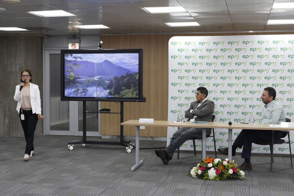 Rueda Prensa
Rueda de prensa.
Fecha: Septiembre 26 2020.
Para descargar esta fotografía en alta resolución, haga clic sobre la imagen hasta que la misma se despliegue en la pantalla completa; luego dé clic derecho y elija la opción "guardar imagen como". 
En caso de publicación por cualquier medio, solicitamos acompañarla del crédito: "Foto EPM"
Palabras clave: Rueda Prensa