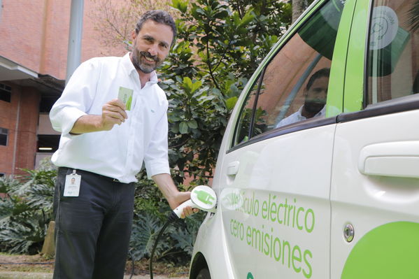 Flota vehículos Gas Eléctricos EPM
Flota vehículos a Gas y eléctricos EPM. 
Fecha: Septiembre 30 2019.
Para descargar esta fotografía en alta resolución, haga clic sobre la imagen hasta que la misma se despliegue en la pantalla completa; luego dé clic derecho y elija la opción "guardar imagen como". 
En caso de publicación por cualquier medio, solicitamos acompañarla del crédito: "Foto EPM"
Palabras clave: Flota vehículos Gas Eléctricos EPM