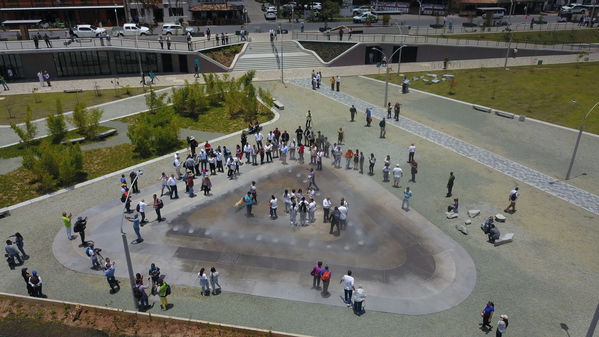 Entrega oficial del Malecón Guatapé
Entrega oficial del Malecón Guatapé
Fecha: Septiembre 5 de 2019. 
Para descargar esta fotografía en alta resolución, haga clic sobre la imagen hasta que la misma se despliegue en la pantalla completa; luego dé clic derecho y elija la opción "guardar imagen como". 
En caso de publicación por cualquier medio, solicitamos acompañarla del crédito: "Foto EPM"
Palabras clave: Entrega oficial del Malecón Guatapé