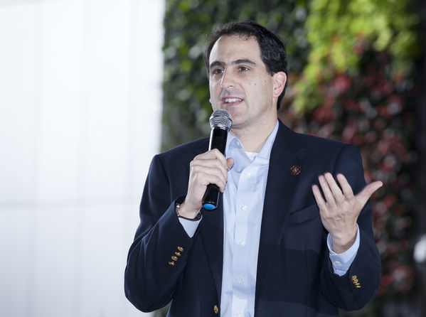 Cliente 50 mil del GNV
Cliente 50 mil del GNV
Fecha: Septiembre 17 de 2014
Para descargar esta fotografía en alta resolución, haga clic sobre la imagen hasta que la misma se despliegue en la pantalla completa; luego dé clic derecho y elija la opción "guardar imagen como". 
En caso de publicación por cualquier medio, solicitamos acompañarla del crédito: "Foto EPM"
Palabras clave: Cliente 50 mil GNV